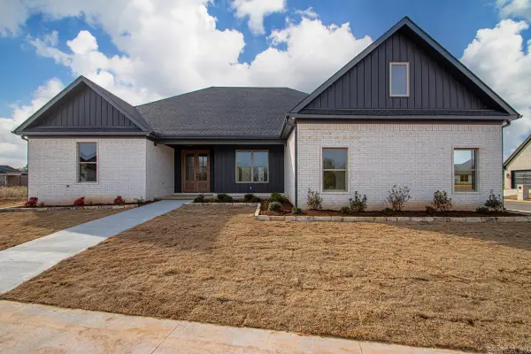 602 Corondelet Lane, Maumelle, AR 72113