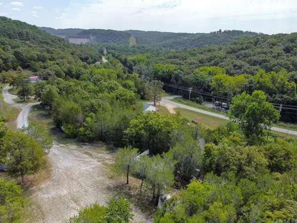 72 W Piper Ln Lane, Salesville, AR 72653