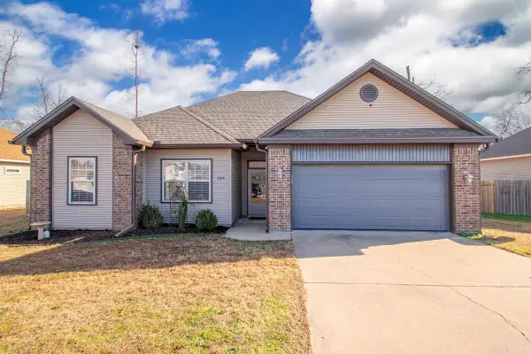 504 Adams Vineyard Rd, Benton, AR 72015