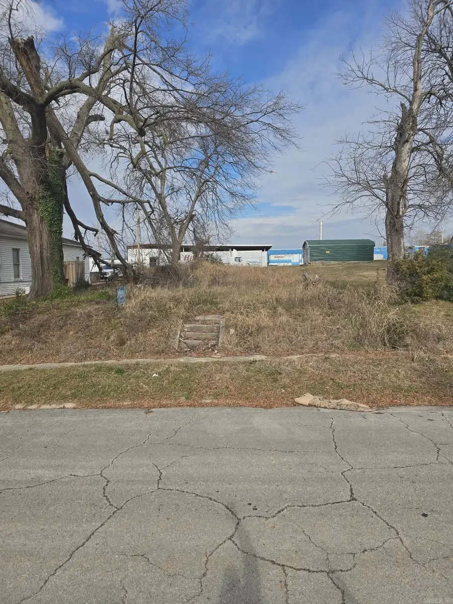 213 E Garland Street, Paragould, AR 72450 - #2