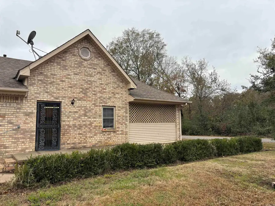 703 W 4th St, Lonoke, AR 72086 - Image #2