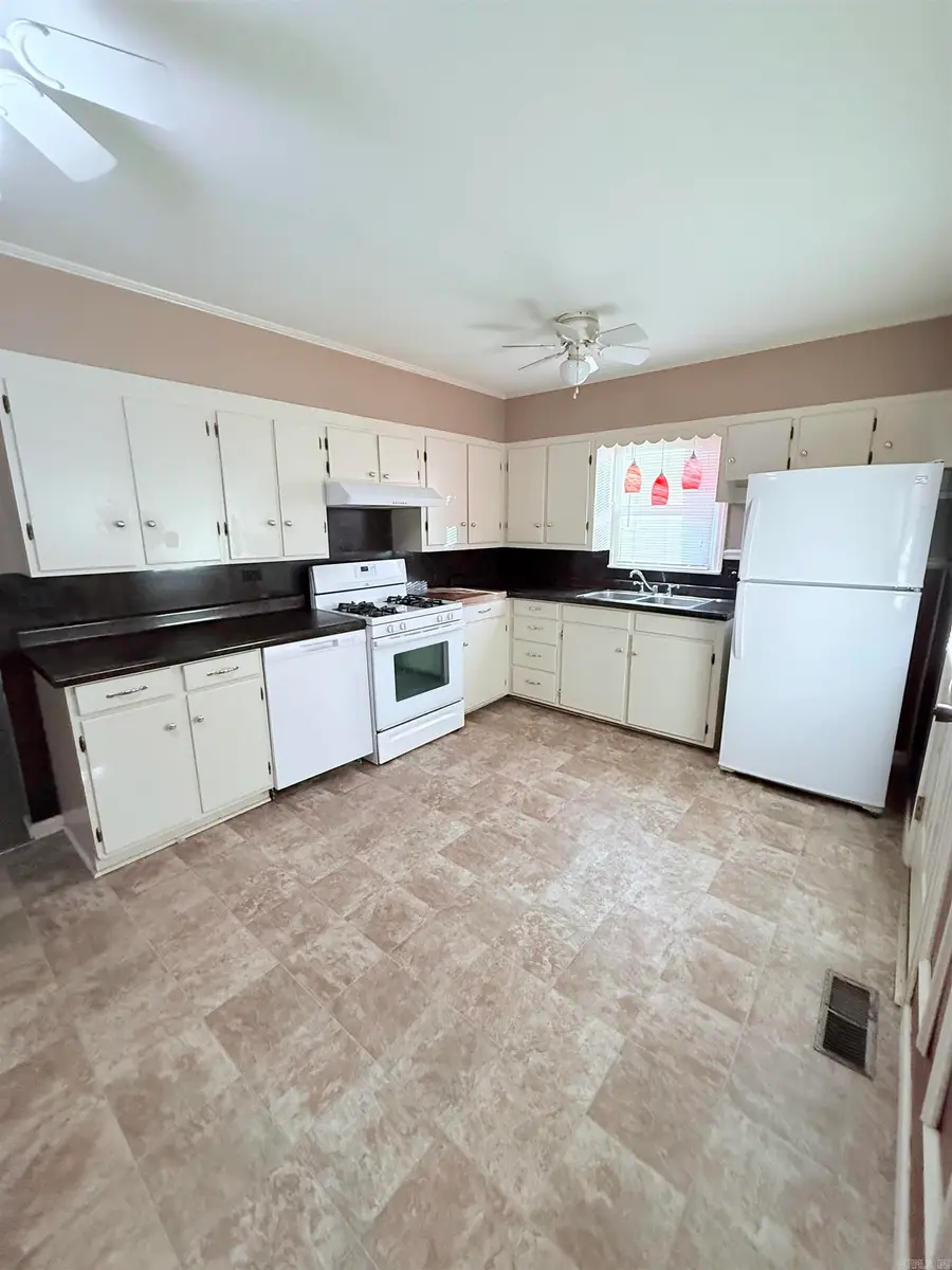 1105 W Thompson, Paragould, AR 72450 - Image #3