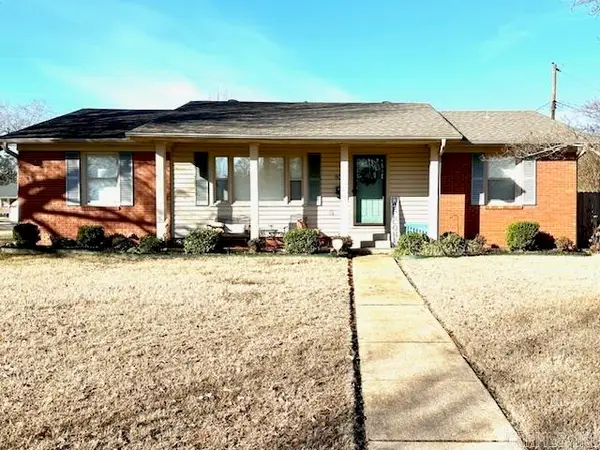 801 N Spring Street, Searcy, AR 72143