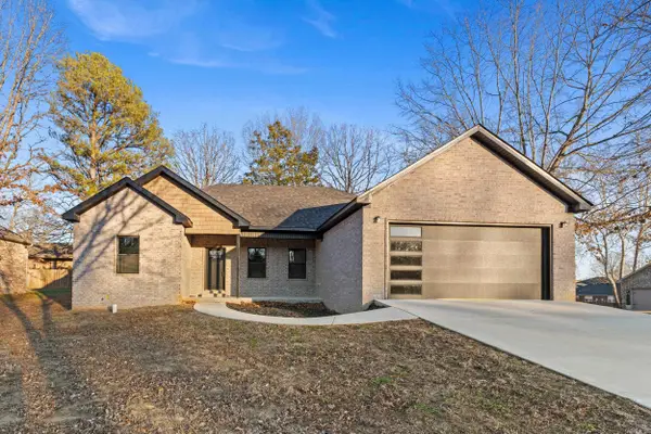 1368 Hampshire Circle, Mountain Home, AR 72653