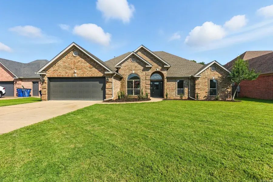 305 Maranes Circle, Maumelle, AR 72113 - Image #2