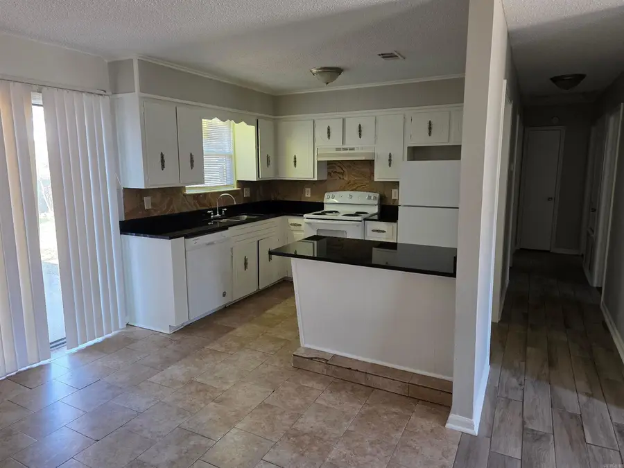 702 Charlotte Cir, Jacksonville, AR 72076 - #3