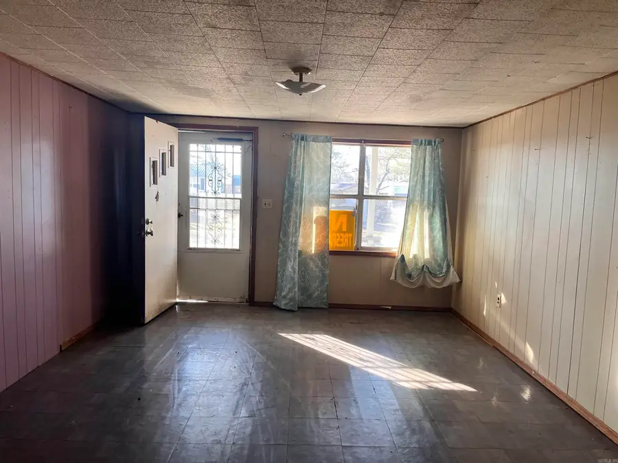 705 S 6th Avenue, Paragould, AR 72450 - #2