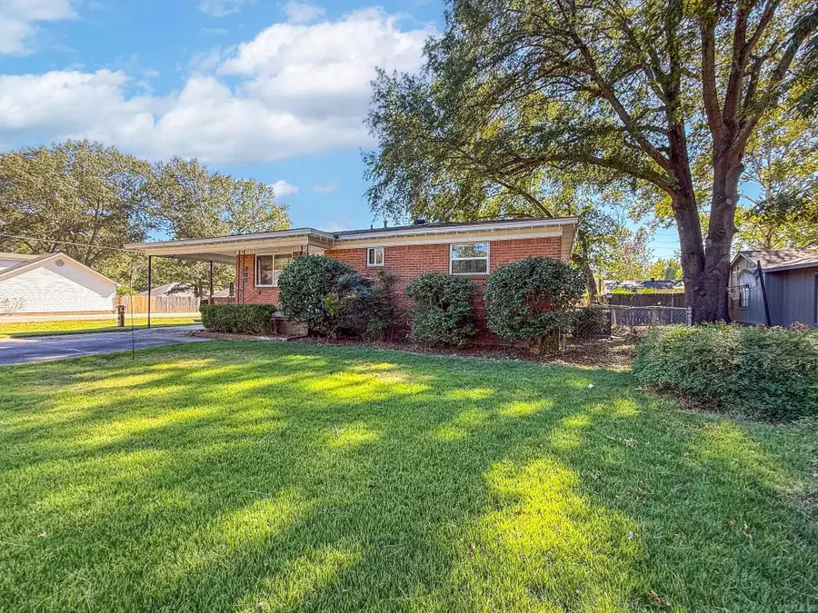 208 Calloway Avenue, Sherwood, AR 72120 - #3