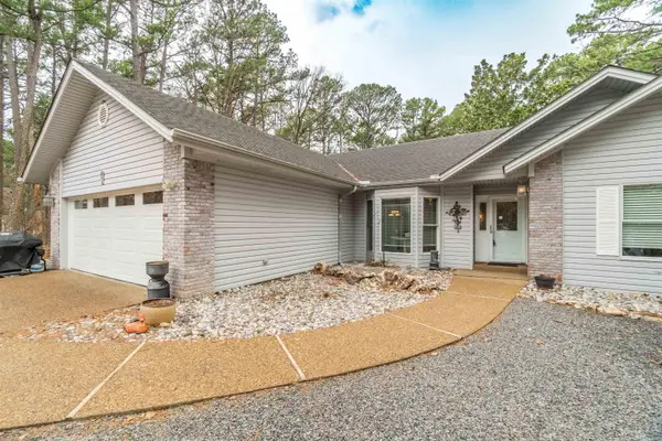 8 Fabero Lane, Hot Springs Village, AR 71909