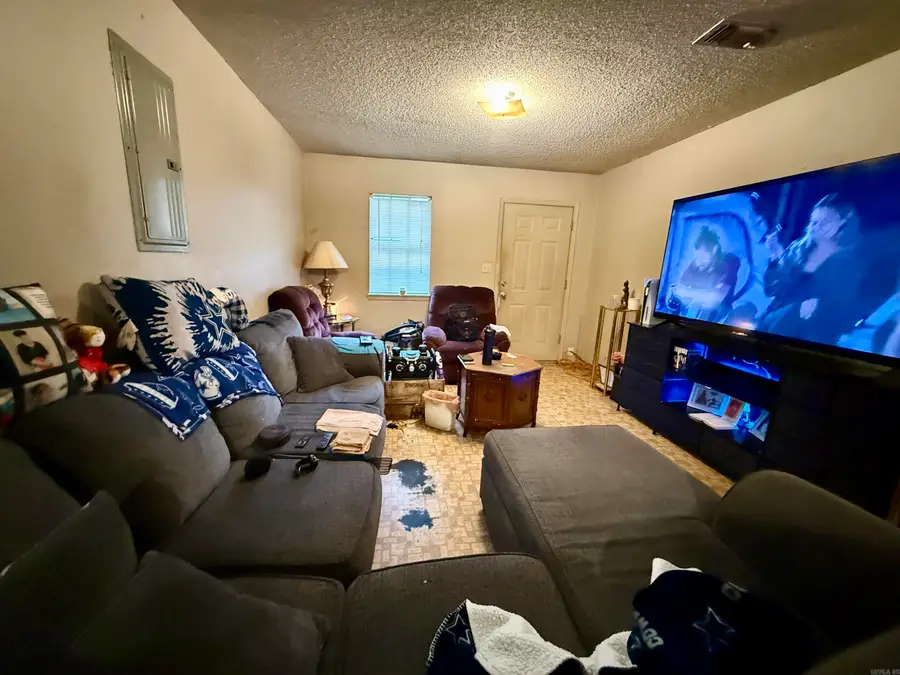402 N Ferguson Street, Hope, AR 71801 - #2