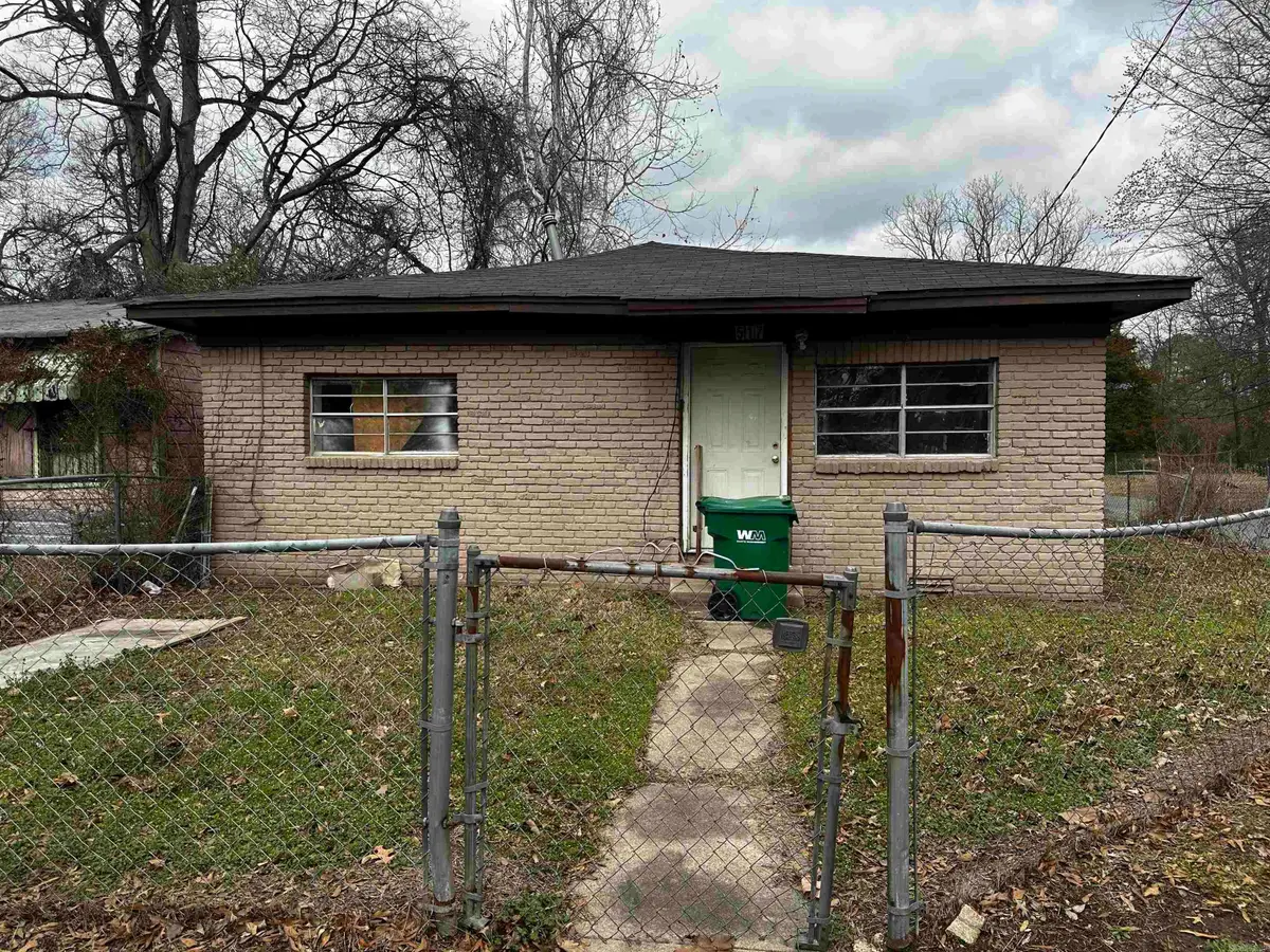 517 E 17th Ave, Pine Bluff, AR 71601 - #1