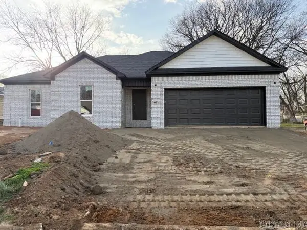 303 1/2 N West Street, Morrilton, AR 72110