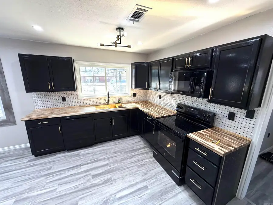 1603 Belmoor Drive, Pine Bluff, AR 71601 - #2