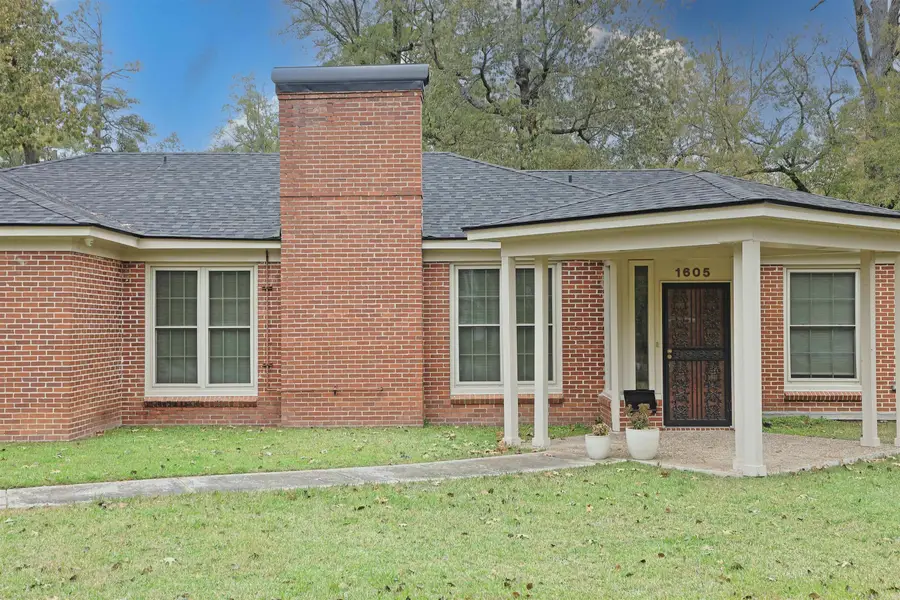 1605 W 35th Avenue, Pine Bluff, AR 71603 - #3