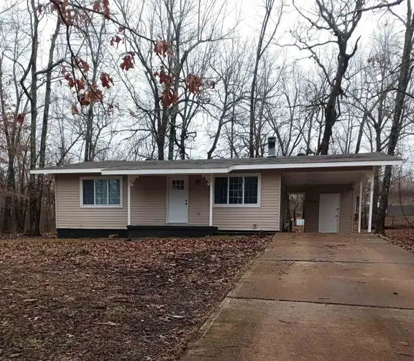 78 Saskatchewan Dr, Cherokee Village, AR 72529