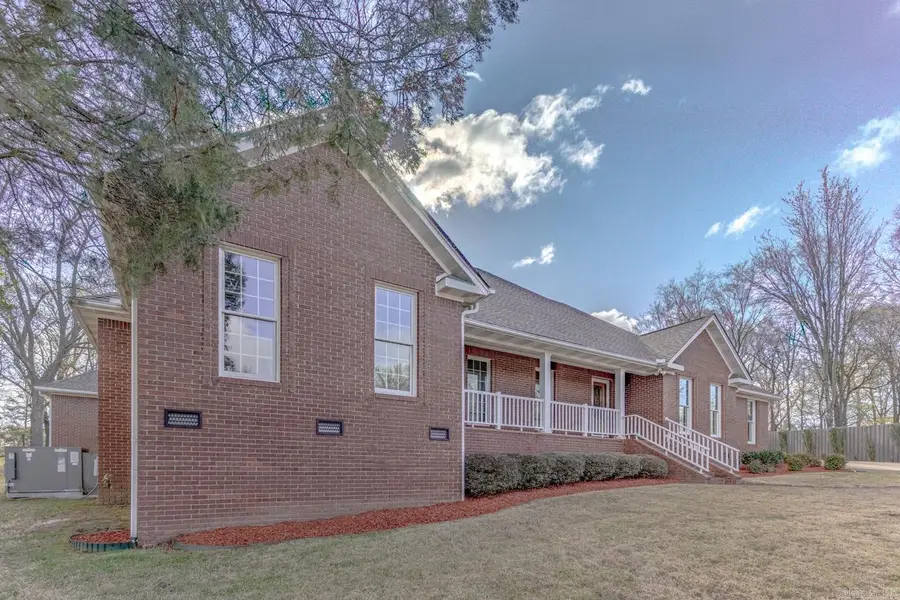 1304 Leominster Cv, Jonesboro, AR 72401 - #3