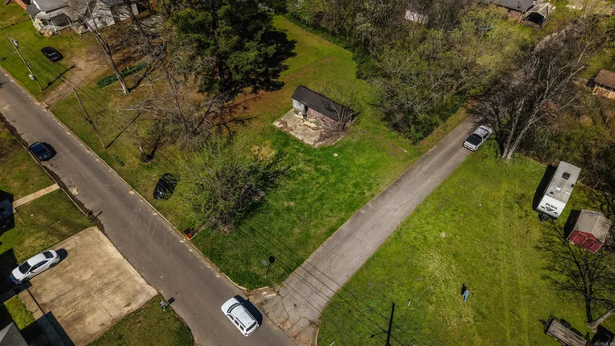 400 W Bennett Street, Morrilton, AR 72110 - #1