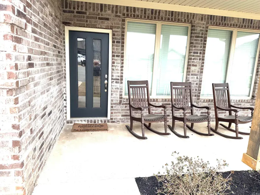 5613 Victoria Ct., Jacksonville, AR 72076 - #2