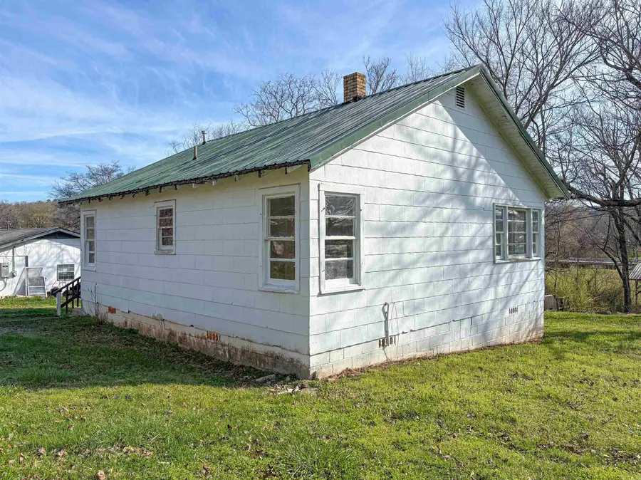 408 Estes Street, Yellville, AR 72687 - #3