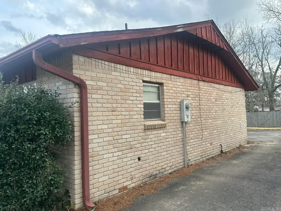 3106 W 36th Avenue, Pine Bluff, AR 71603 - #3