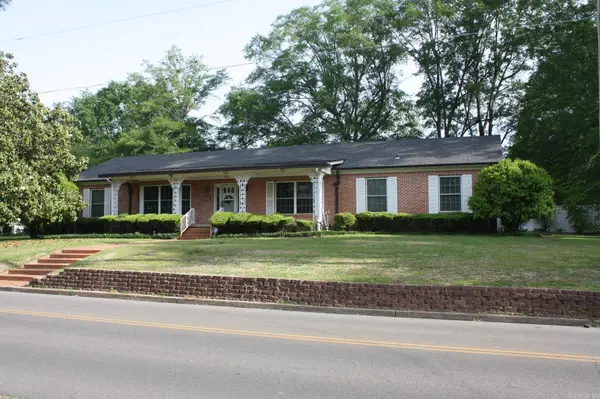 524 W Sypert Street, Nashville, AR 71852