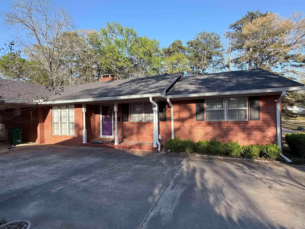 1616 W Oak St, El Dorado, AR 71730 - #1