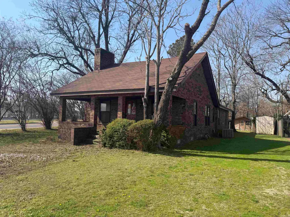 101 W Montgomery Street, Walnut Ridge, AR 72476 - #1