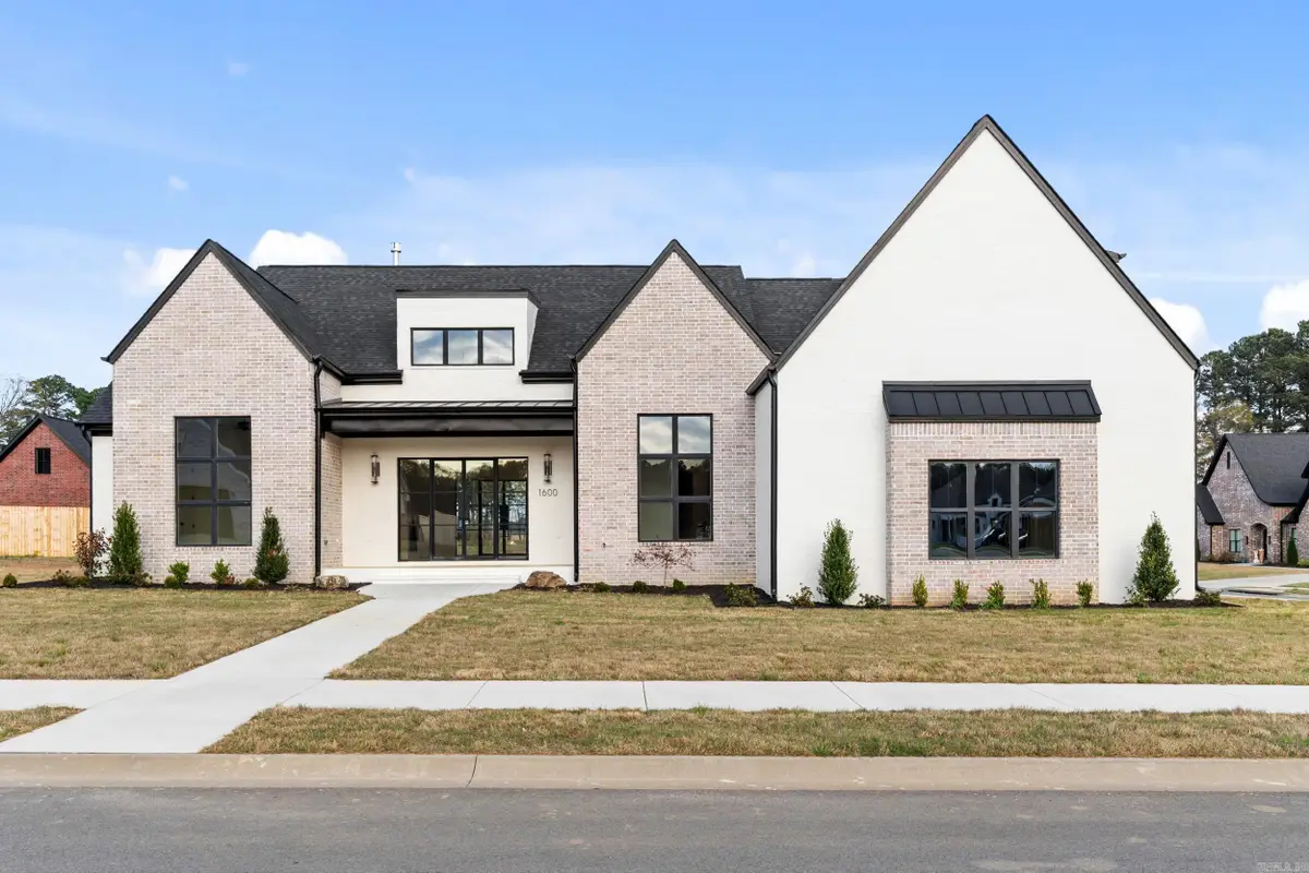 1600 Dolphin, Conway, AR 72034 - #1