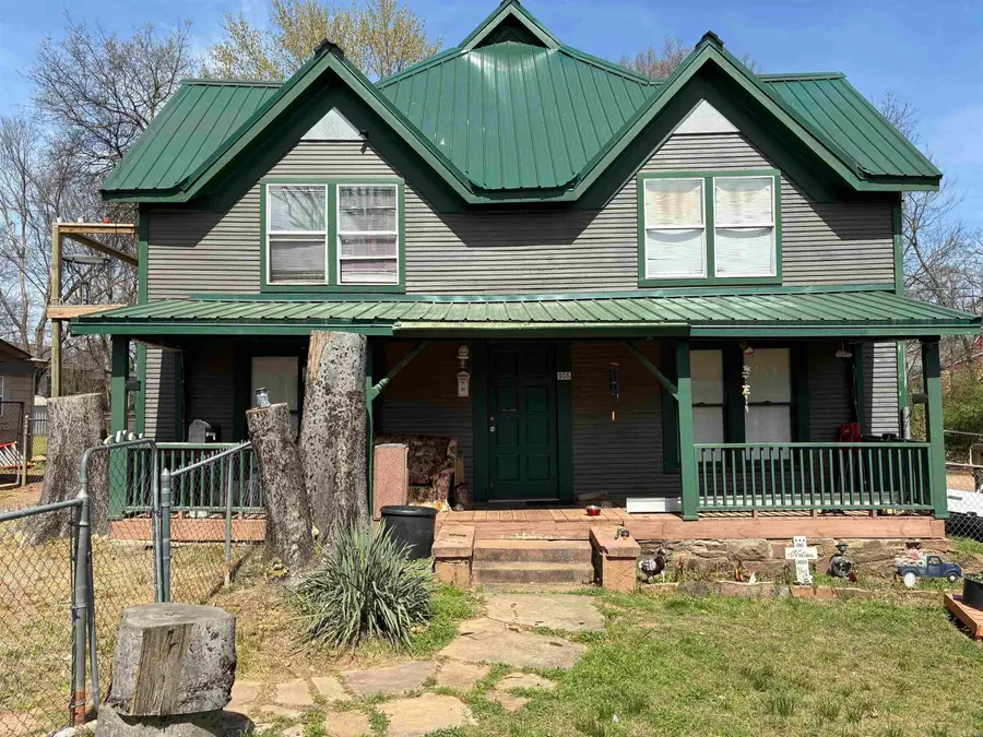 906 W Taylor St, Clarksville, AR 72830 - #2