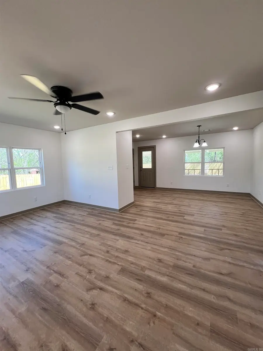 411 N Olive Street, Searcy, AR 72143 - #2