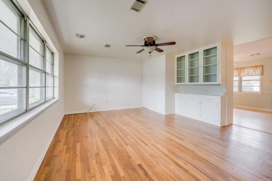 820 Ash Street, Conway, AR 72034 - #3