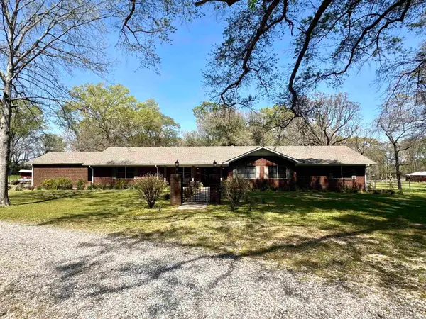 721 W George Pike Ln Lane, DeWitt, AR 72042