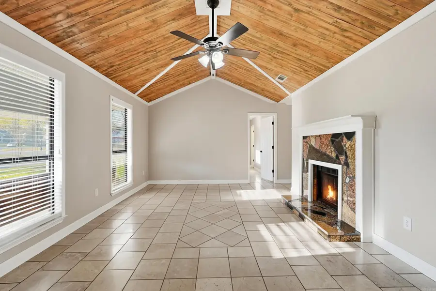 19 Rosanne Dr, Conway, AR 72034 - #3