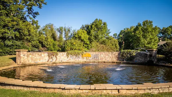 West Lake Lane, Little Rock, AR 72210