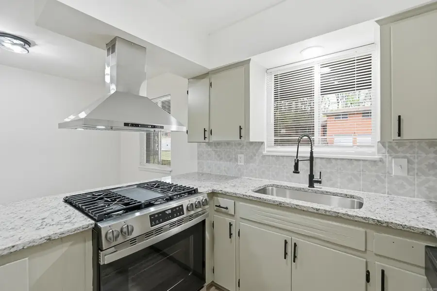 6907 W 32nd St, Little Rock, AR 72204 - #3