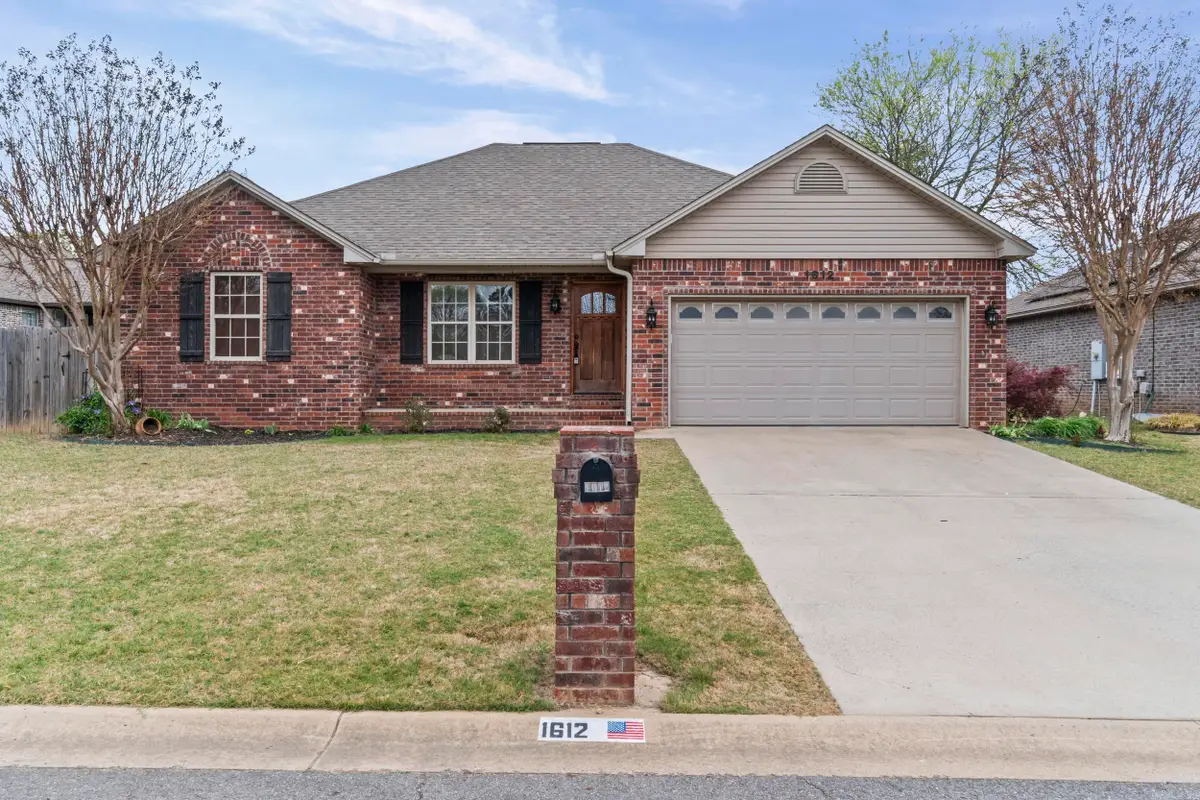 1612 W Vine St., Searcy, AR 72143 - #1