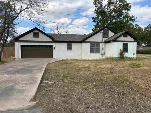 220 College St, Lonoke, AR 72086