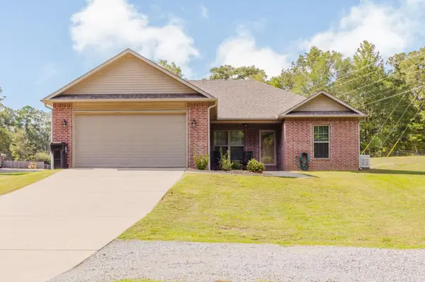 5861 Bauxite Cutoff Road, Bauxite, AR 72011