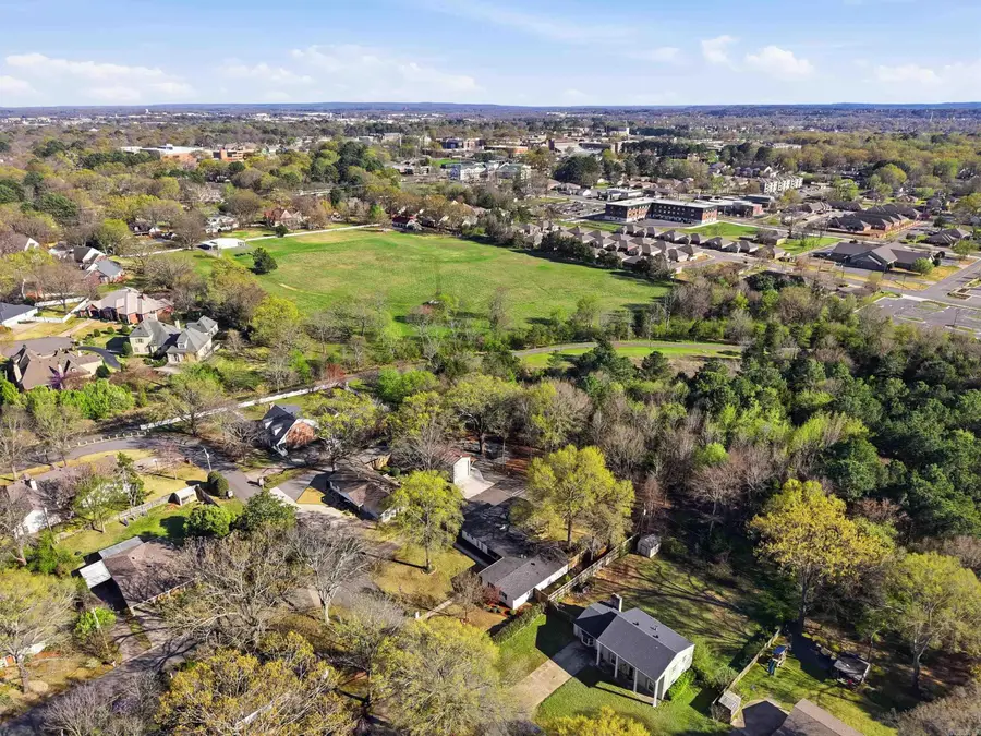 6 Sherwood Dr, Conway, AR 72034 - #3