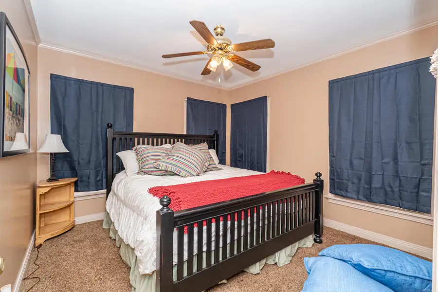 810 W Oak St, El Dorado, AR 71730 - #3