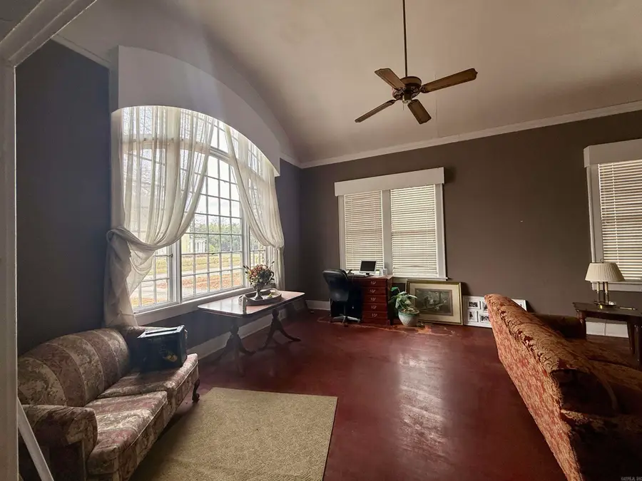 206 Park Pl, Pine Bluff, AR 71601 - #2