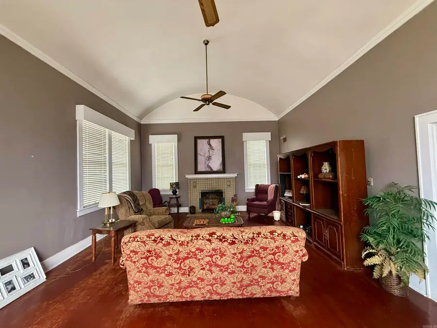 206 Park Pl, Pine Bluff, AR 71601 - #3