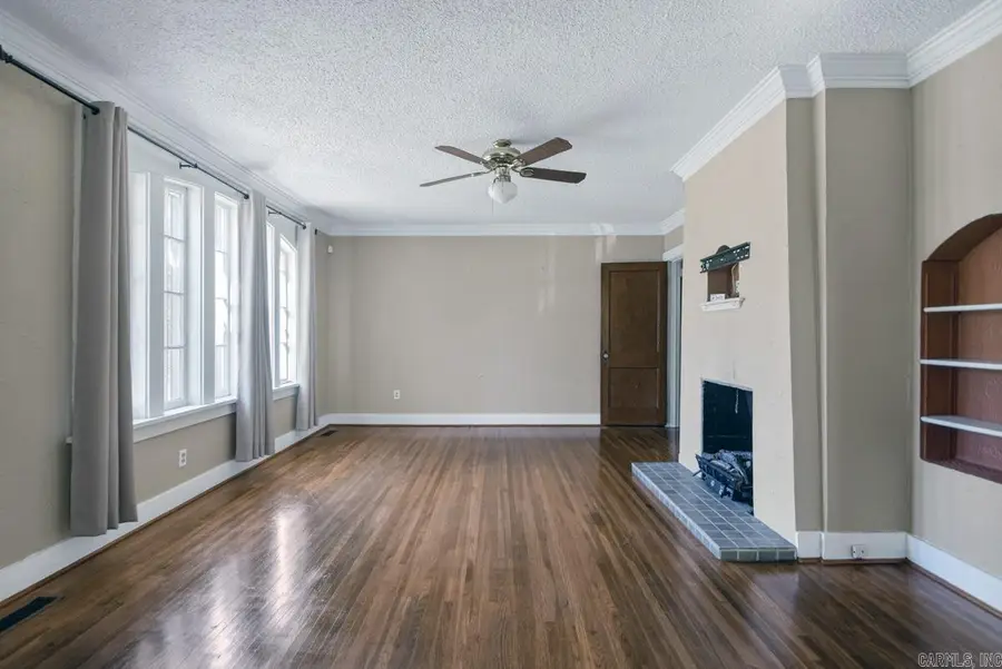 409 W H Avenue, North Little Rock, AR 72116 - #2