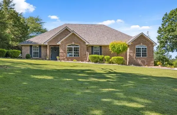 61 Bluff Rd, Hardy, AR 72542