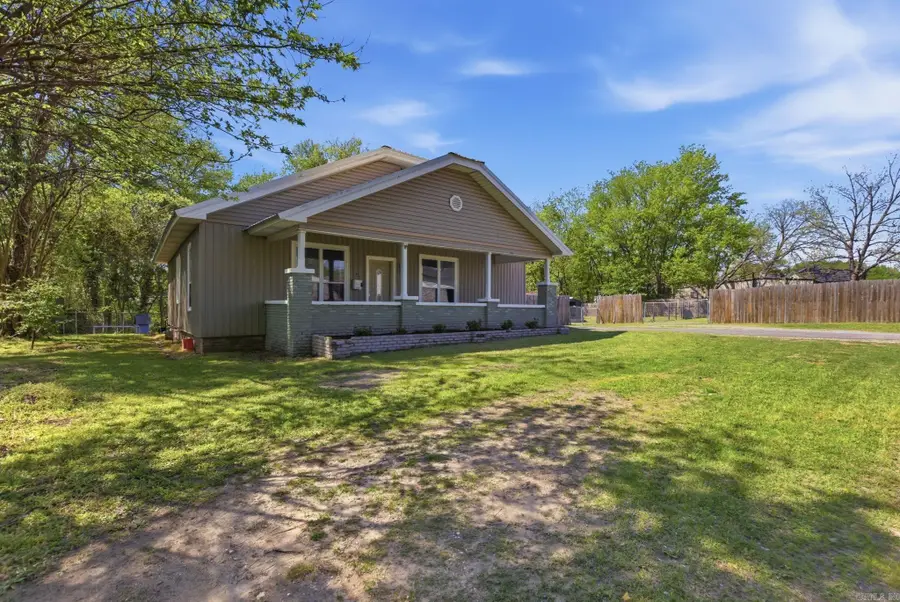 811 S East Street, Benton, AR 72015 - #3