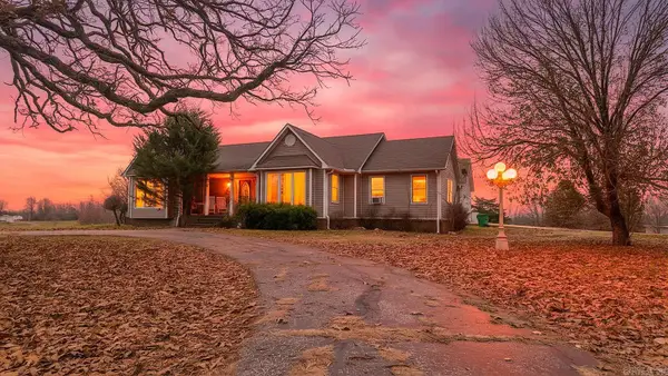 667 County Road 364, Thayer, MO 65791