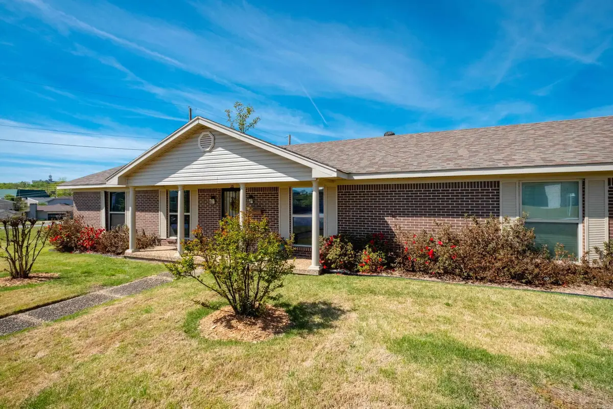 28 Walnut Valley Drive, Little Rock, AR 72211 - #1