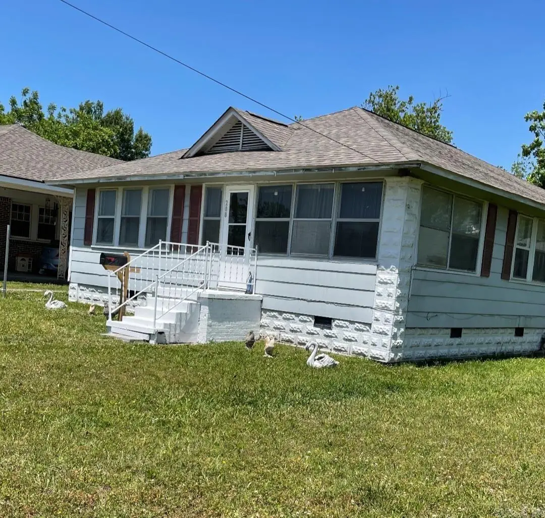 208 W 4th St, Rector, AR 72461 - #1