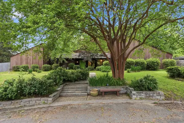 5 Yorktown, Conway, AR 72034