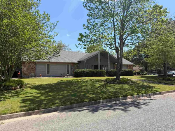 4 Stratford, Pine Bluff, AR 71603